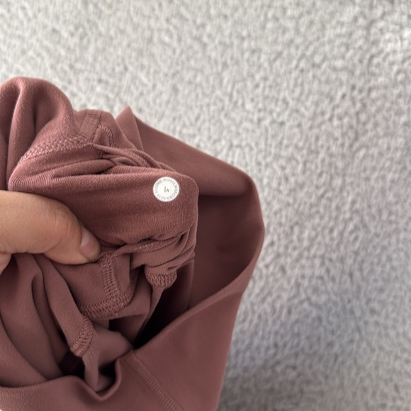 Lululemon Align Pant 28"
Figue size 4 - Picture 6 of 6